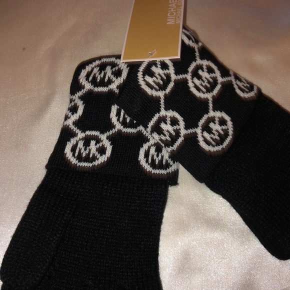 Michael Kors Black Cream Knit Gloves With Fold Over Cuff With MK Logo NWT - Picture 14 of 15